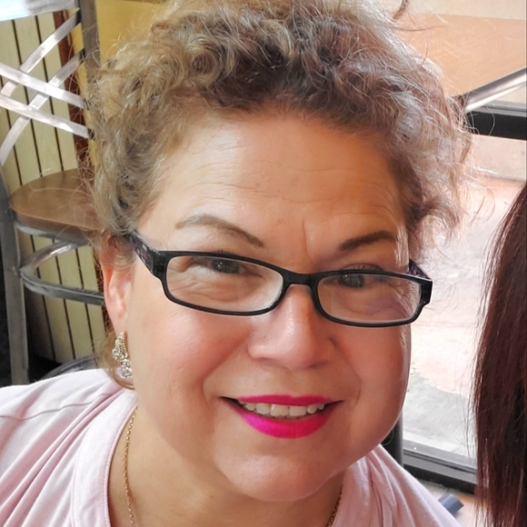 Meet your Posher, Roxie - Picture 1 of 1